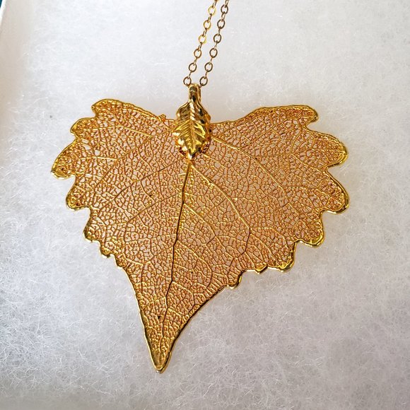 Jewelry - 2/30$ 14k gold filled filigree leaf